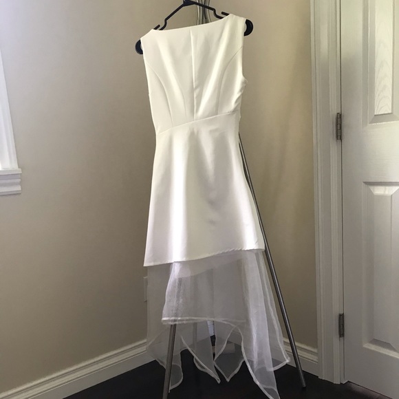 Simple wedding dress - Picture 2 of 2